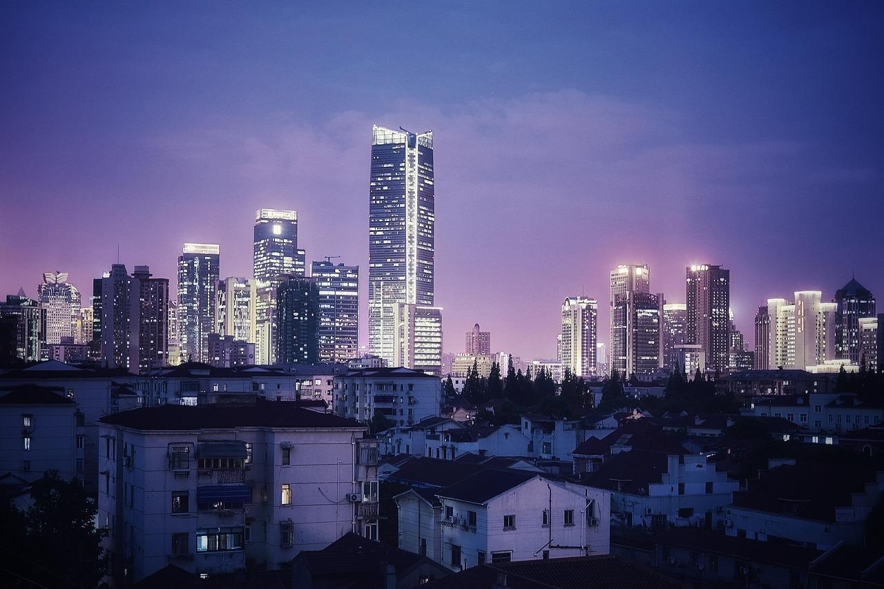 高層ビルが並ぶ夜景