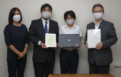 贈呈式参加者の皆さんで