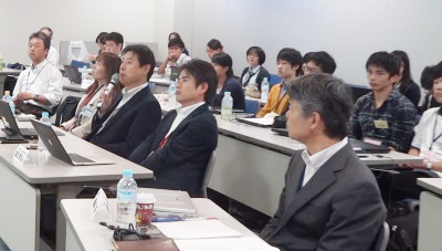 会場
