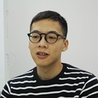 何さん