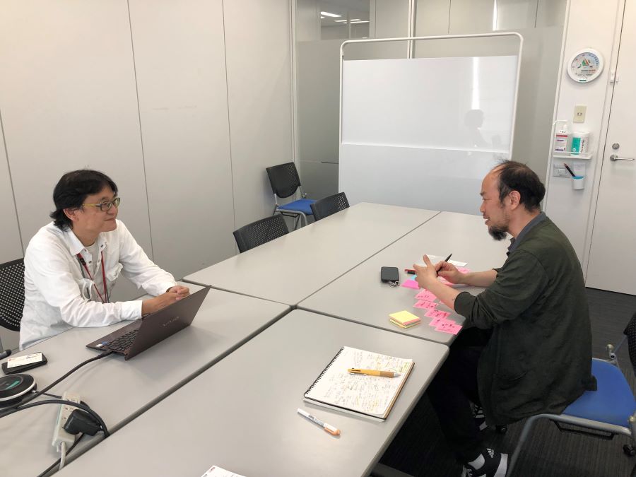 インタビューの様子