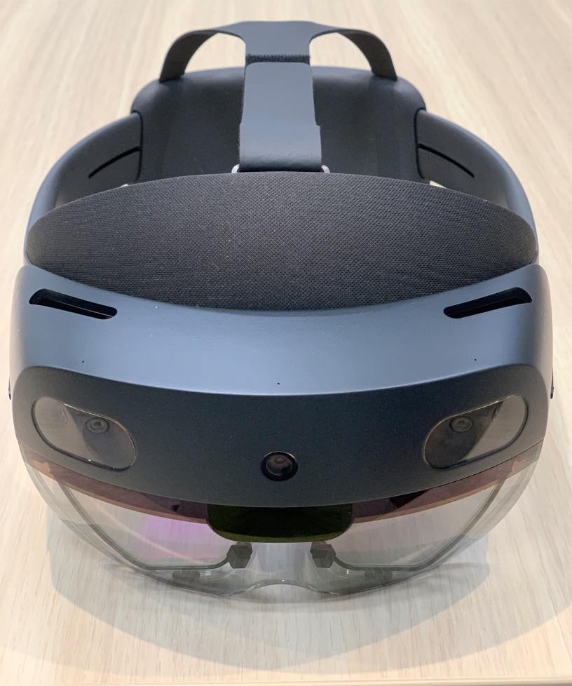 図 2　Hololens 2を前から見たところ