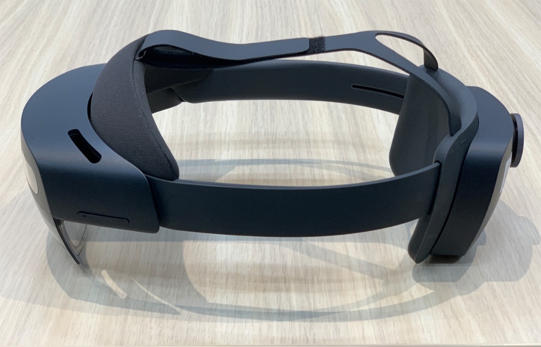 図 3　Hololens 2を横から見たところ