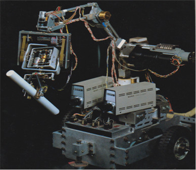 写真１．「参考」FRLを情報のマネジメントに使用したロボット（再掲）